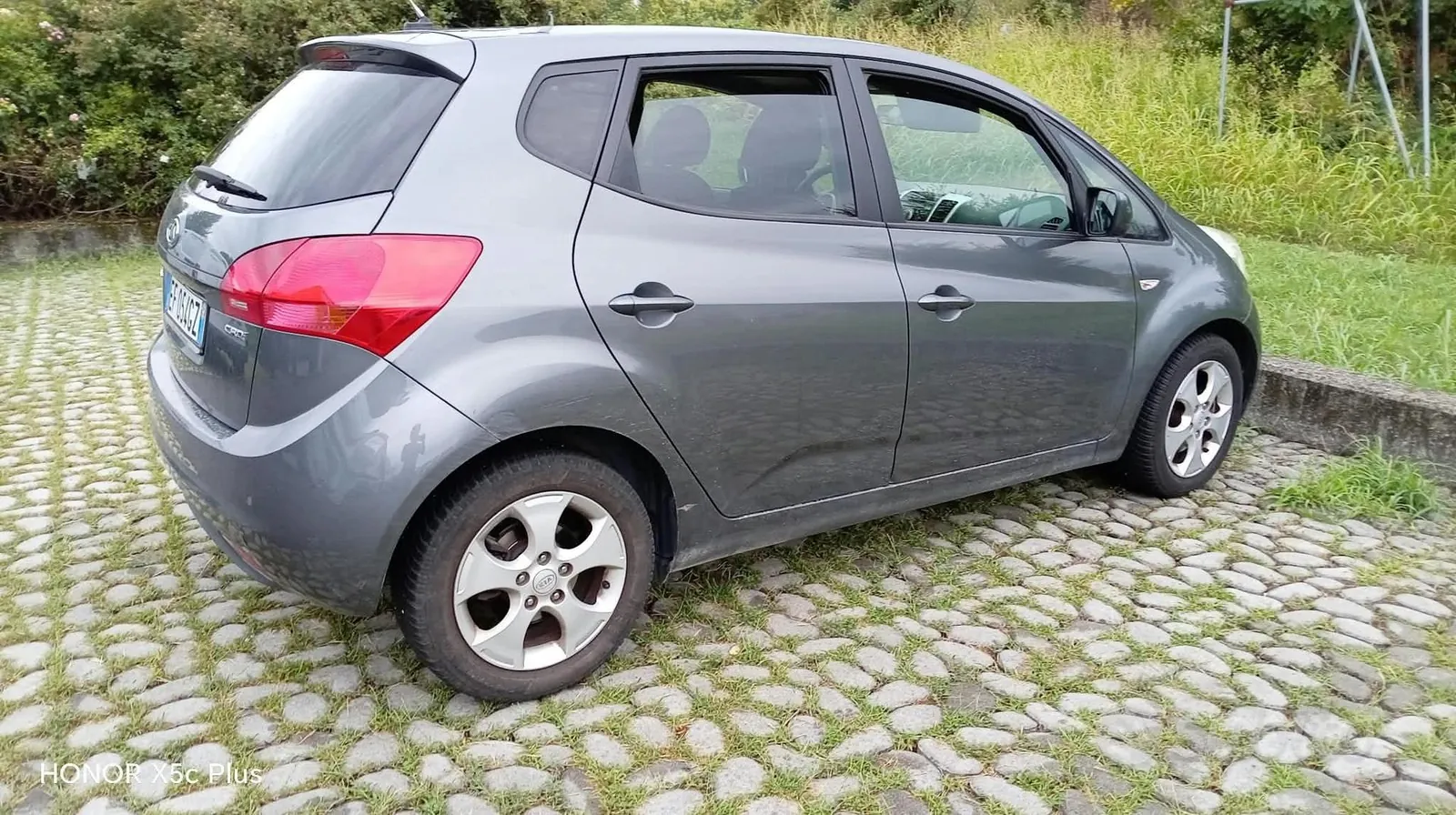Kia Venga 2010 photo 2