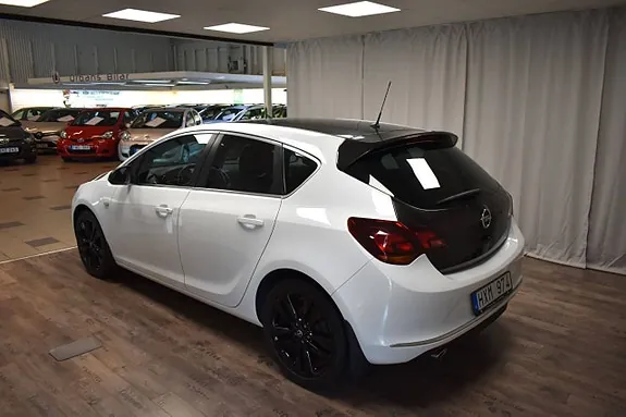 Opel Astra 2013 photo 4