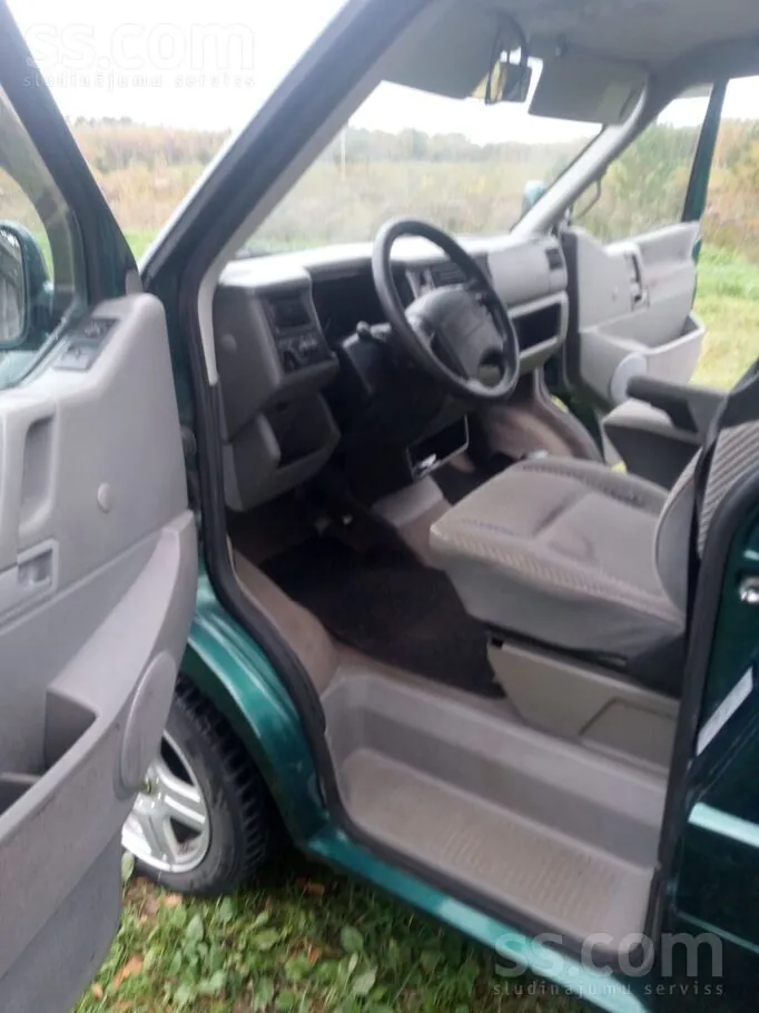 Volkswagen Caravelle 1998 photo 3