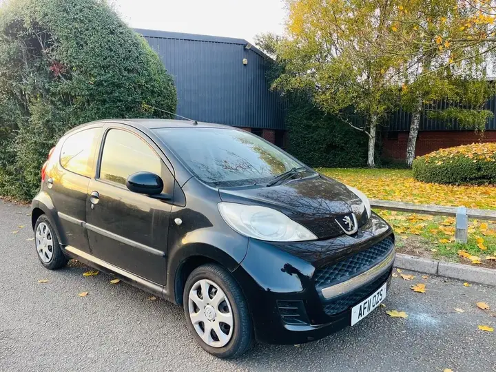 Peugeot 107 2011 photo 2