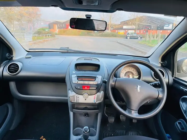 Peugeot 107 2011 photo 3