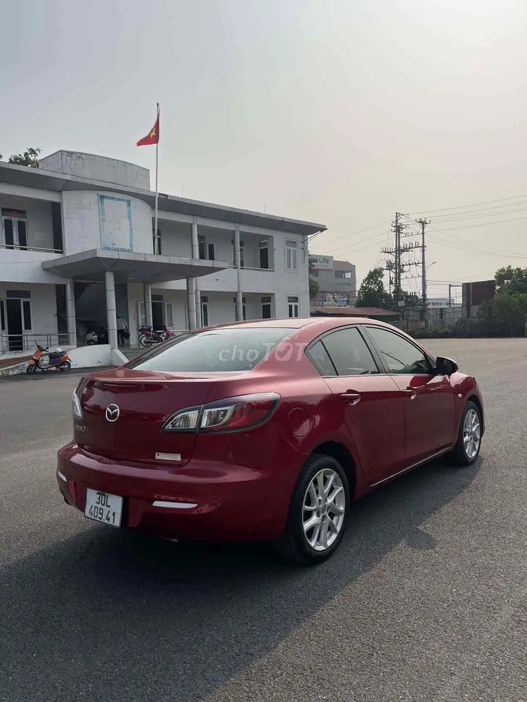 Mazda 3 2013 photo 3