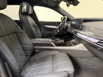 BMW 7 Series 2024 photo 2