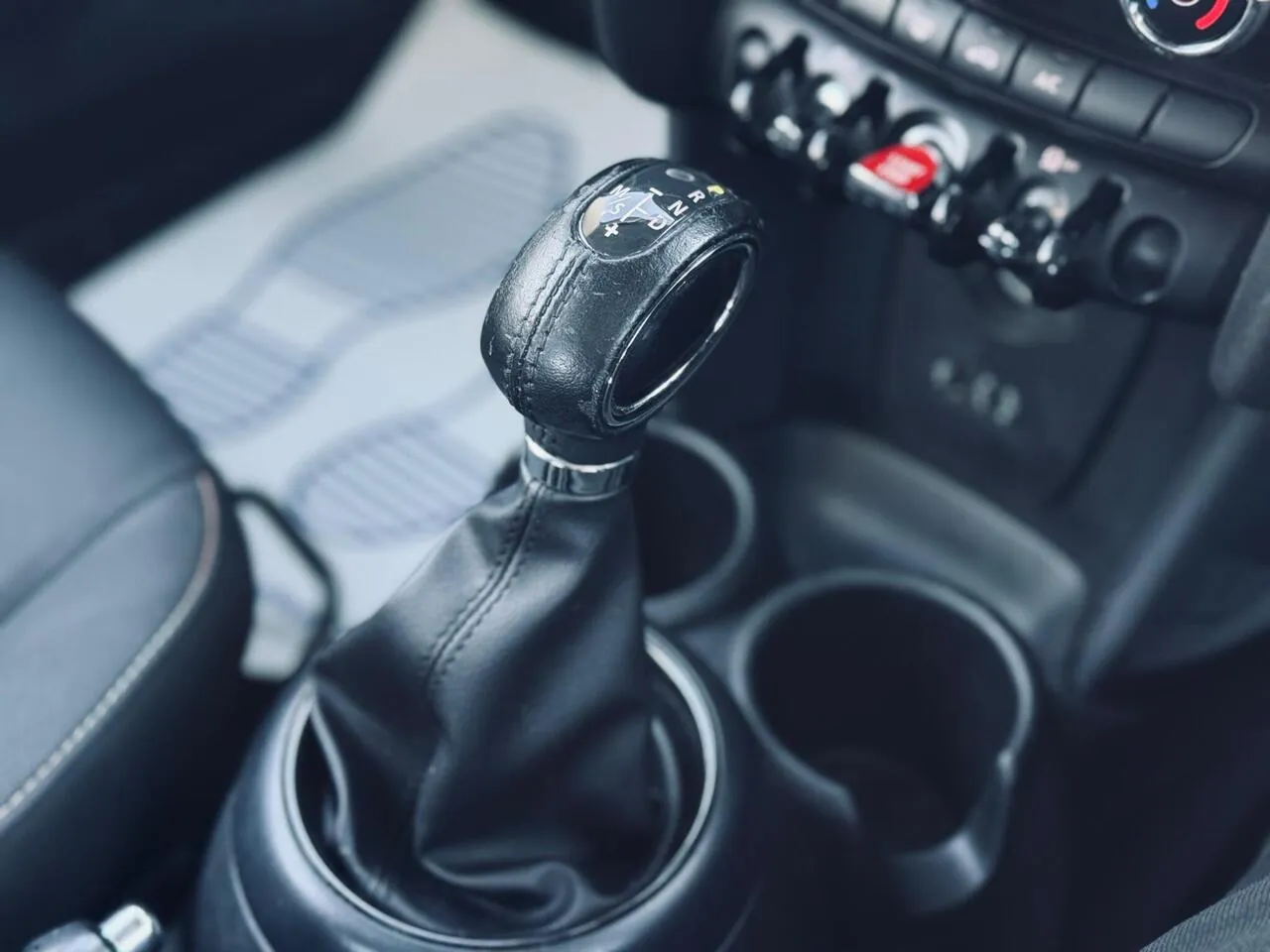 Mini Hatch 2016 photo 2