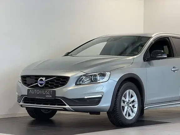 Volvo V60 Cross Country 2017 photo 2
