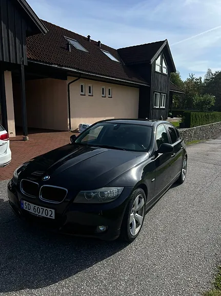 BMW 318D 2011 photo 2