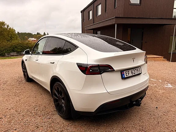 Tesla Model Y 2023 photo 4