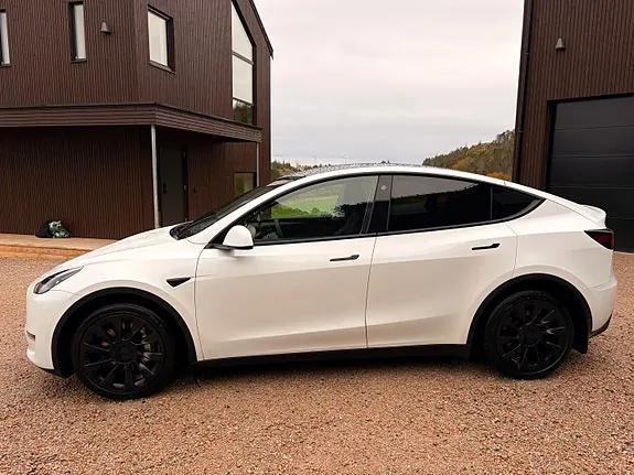 Tesla Model Y 2023 photo 3