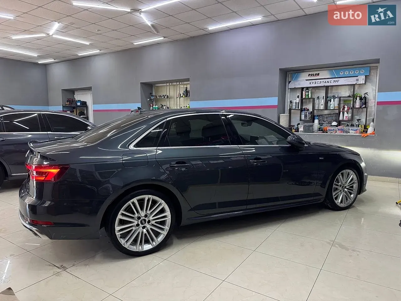 Audi A4 2019 photo 2