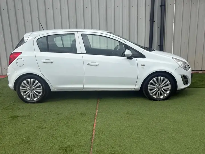 Vauxhall Corsa 2011 photo 3