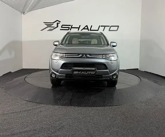 Mitsubishi Outlander 2013 photo 2
