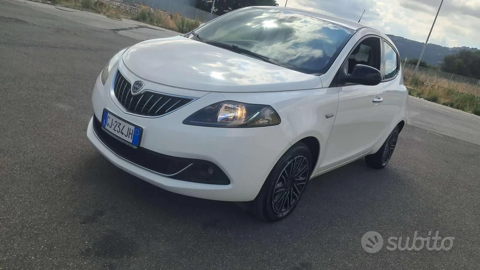 Lancia Ypsilon
