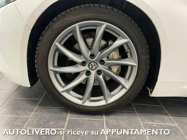 Alfa Romeo Giulia 2018 photo 5