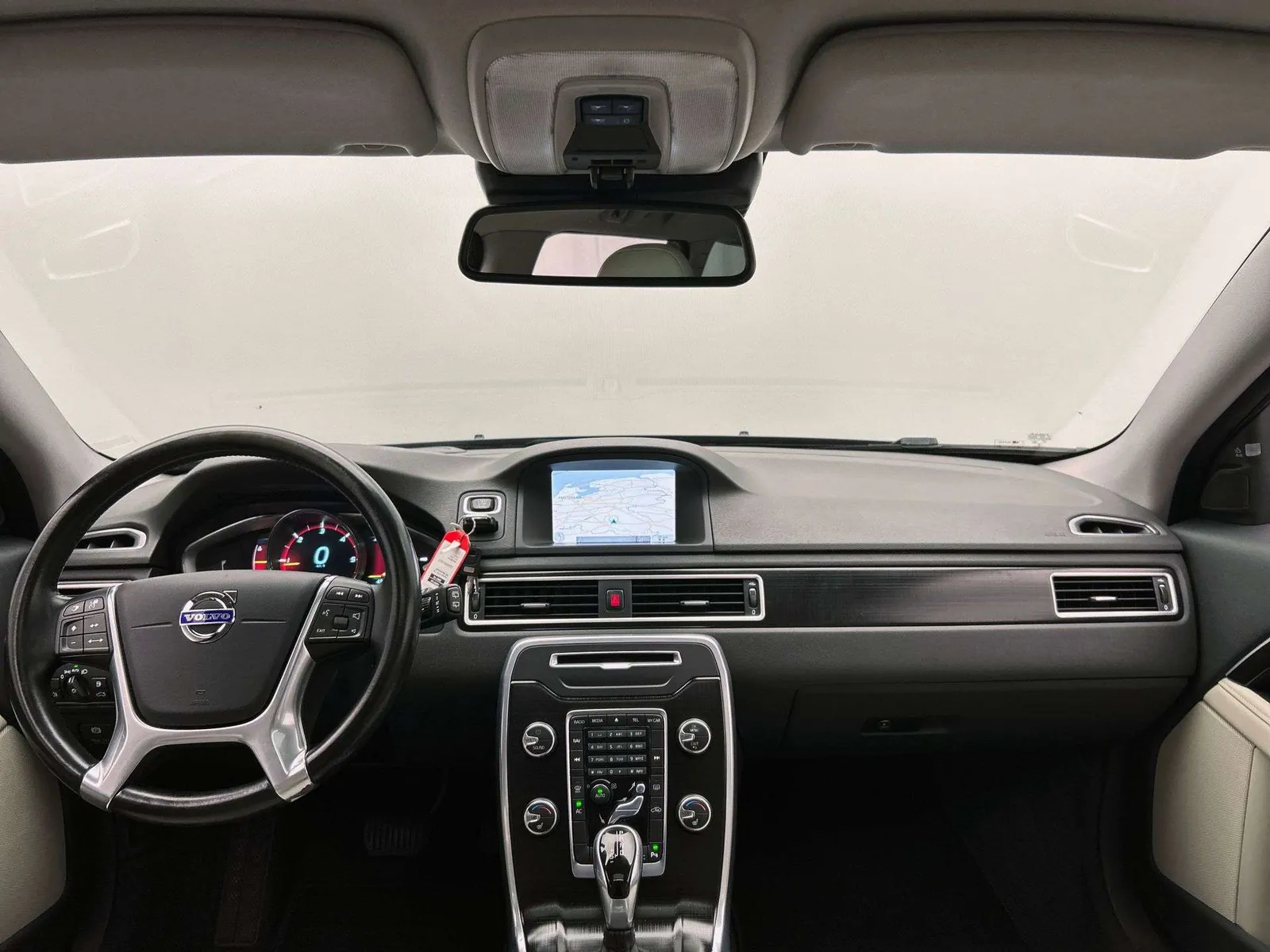 Volvo V70 2013 photo 2