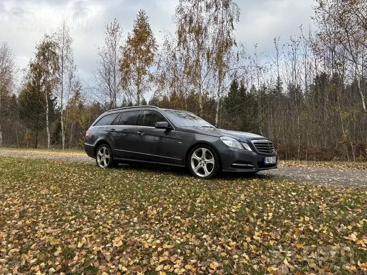 Mercedes-Benz E300 2011 photo 2