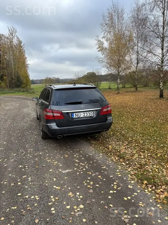 Mercedes-Benz E300 2011 photo 4