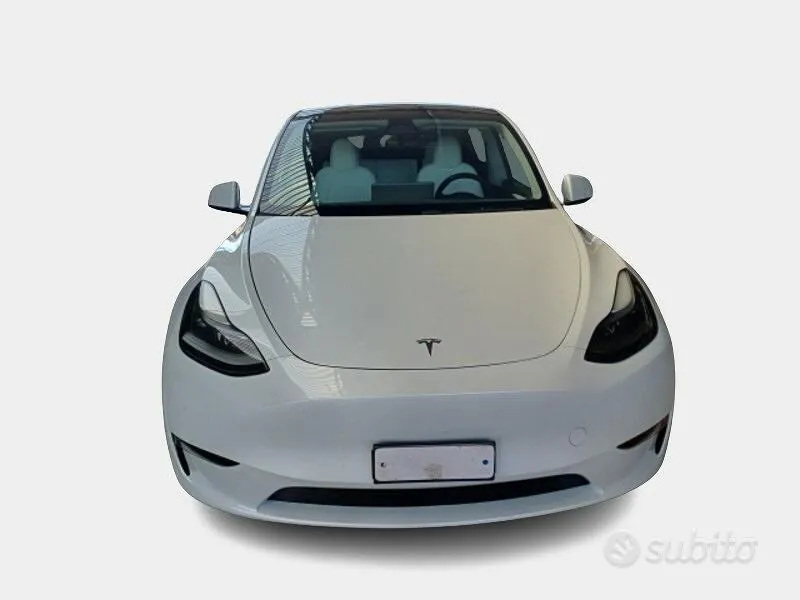 Tesla Model Y 2023 photo 2