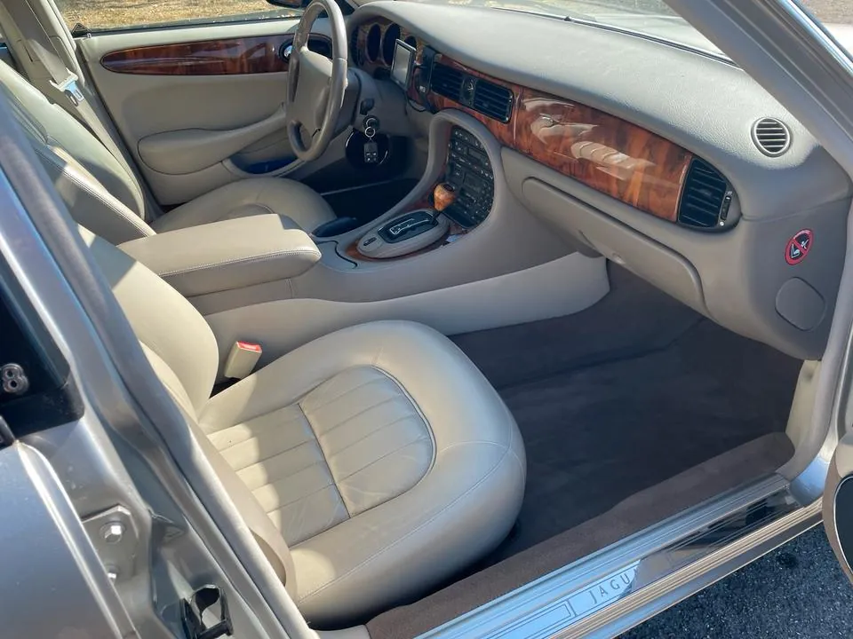 Jaguar Xj