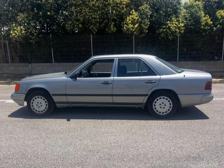 Mercedes-Benz 250 D