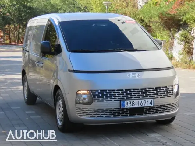 Hyundai Staria 2025 photo 2