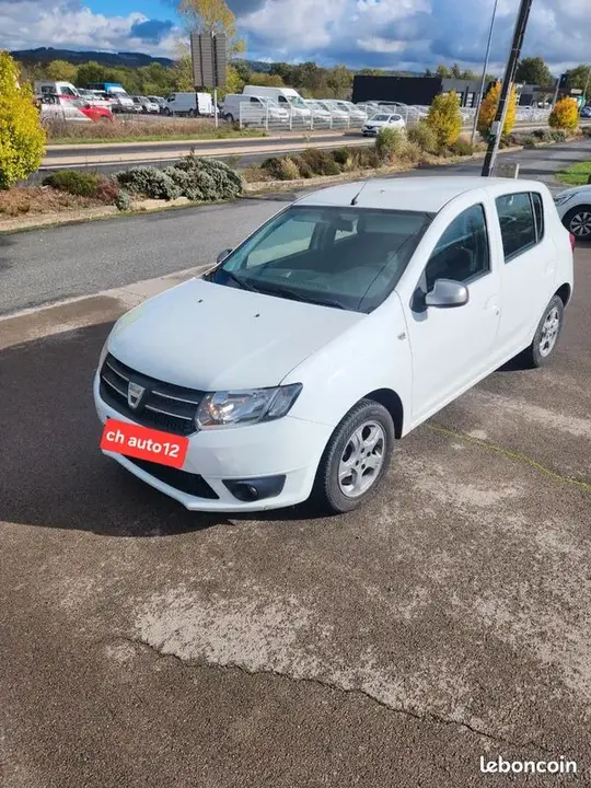 Dacia Sandero 2015 photo 2