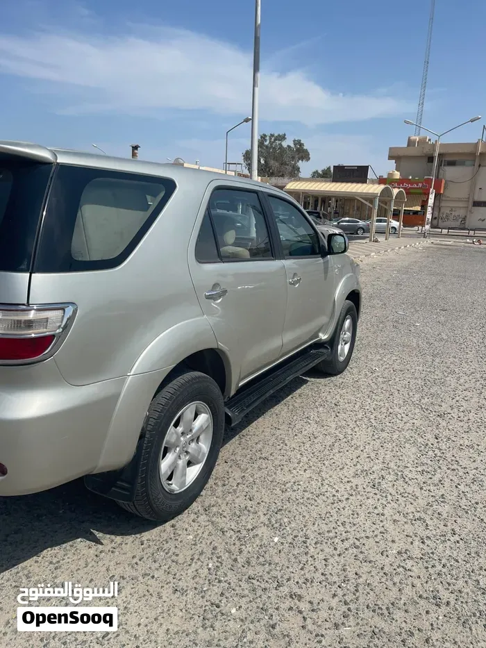 Toyota Fortuner 2009 photo 2