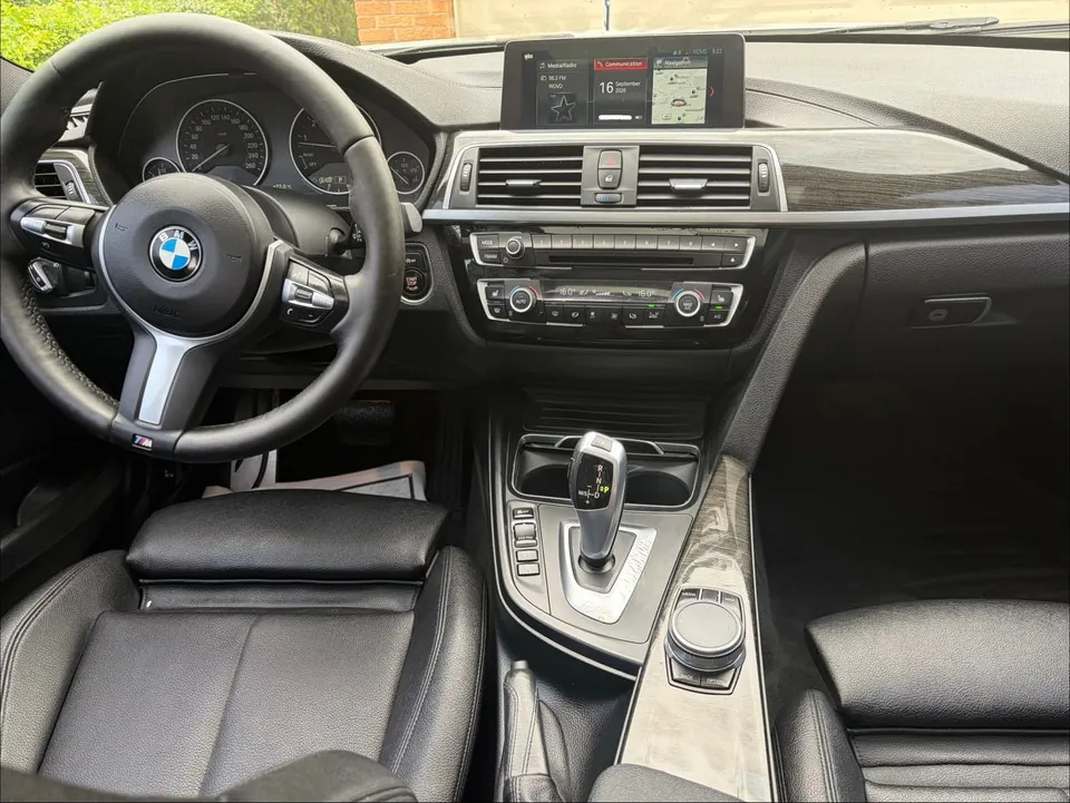BMW 330I 2018 photo 4