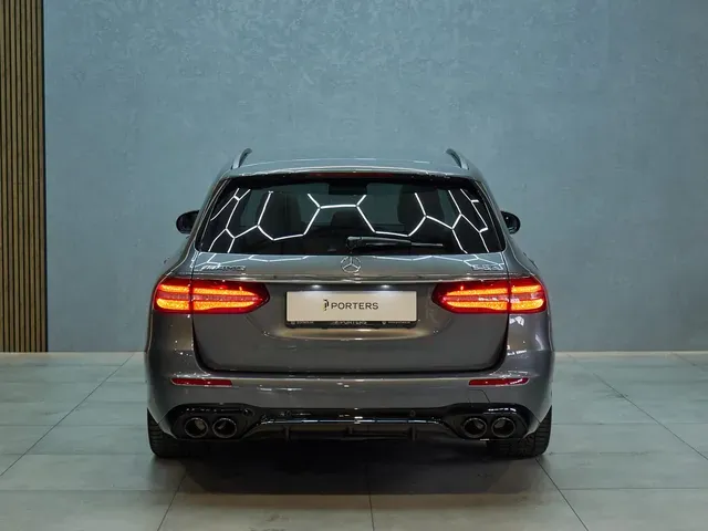 Mercedes-Benz E-Class 2019 photo 3