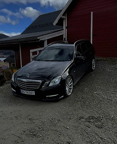 Mercedes-Benz E200 2011 photo 2