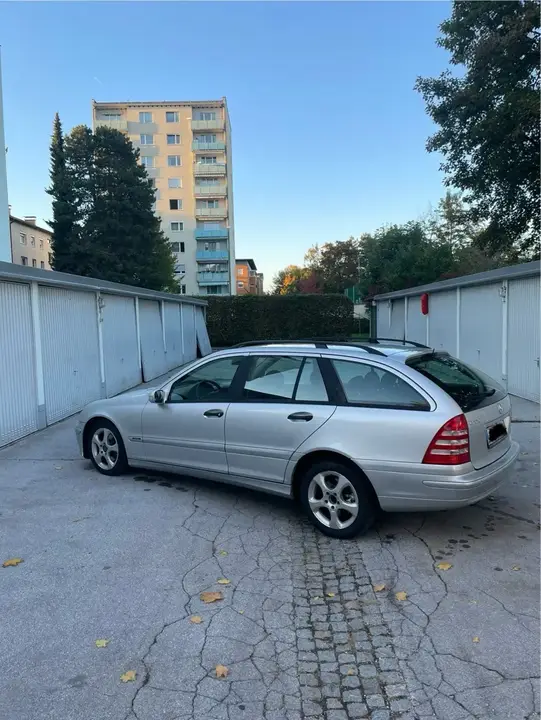 Mercedes-Benz C-Class 2005 photo 2