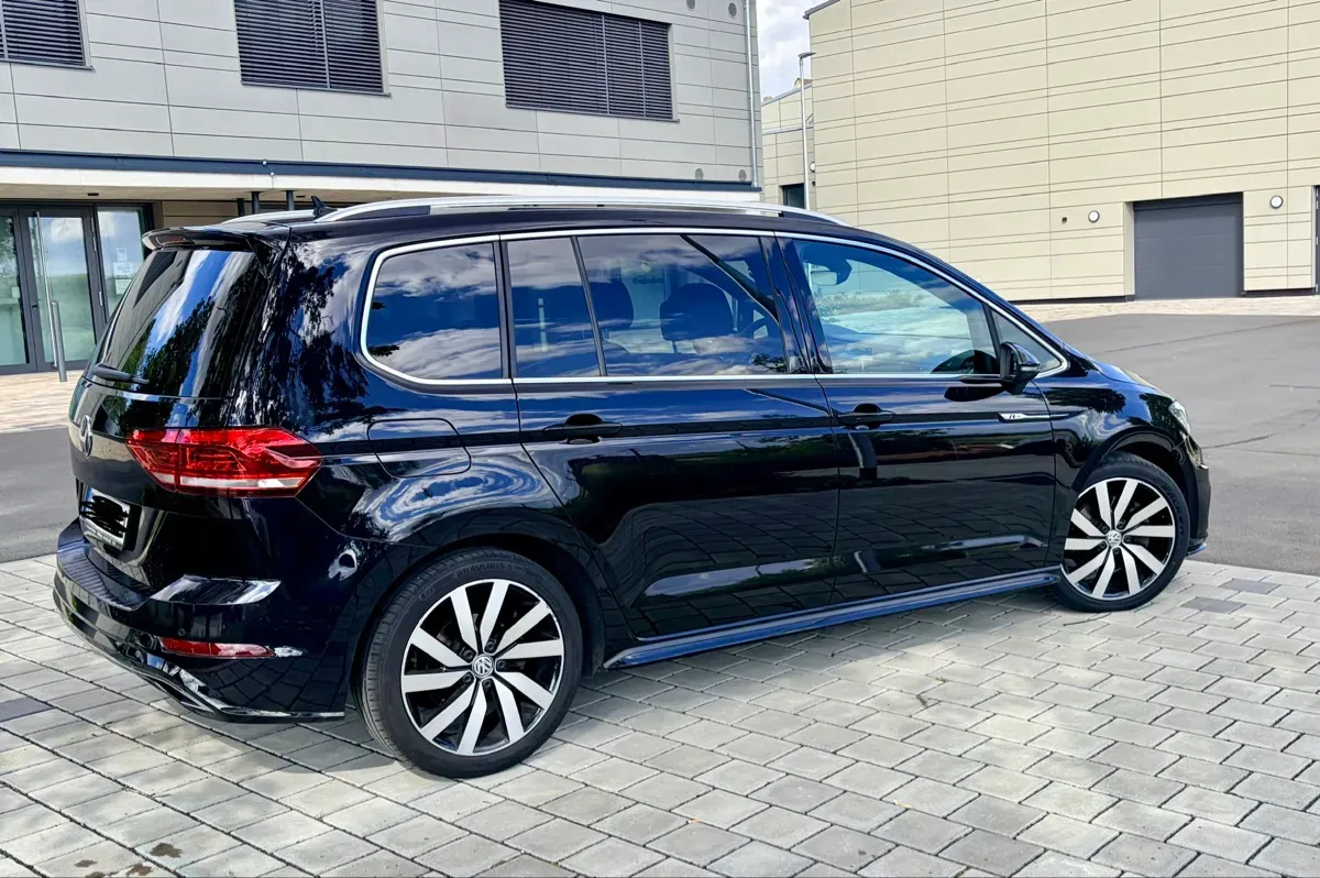 Volkswagen Touran 2018 photo 2
