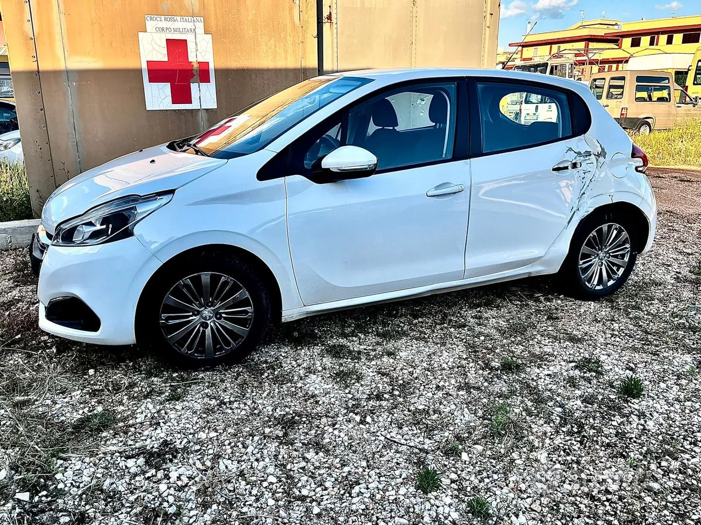 Peugeot 208 2015 photo 3