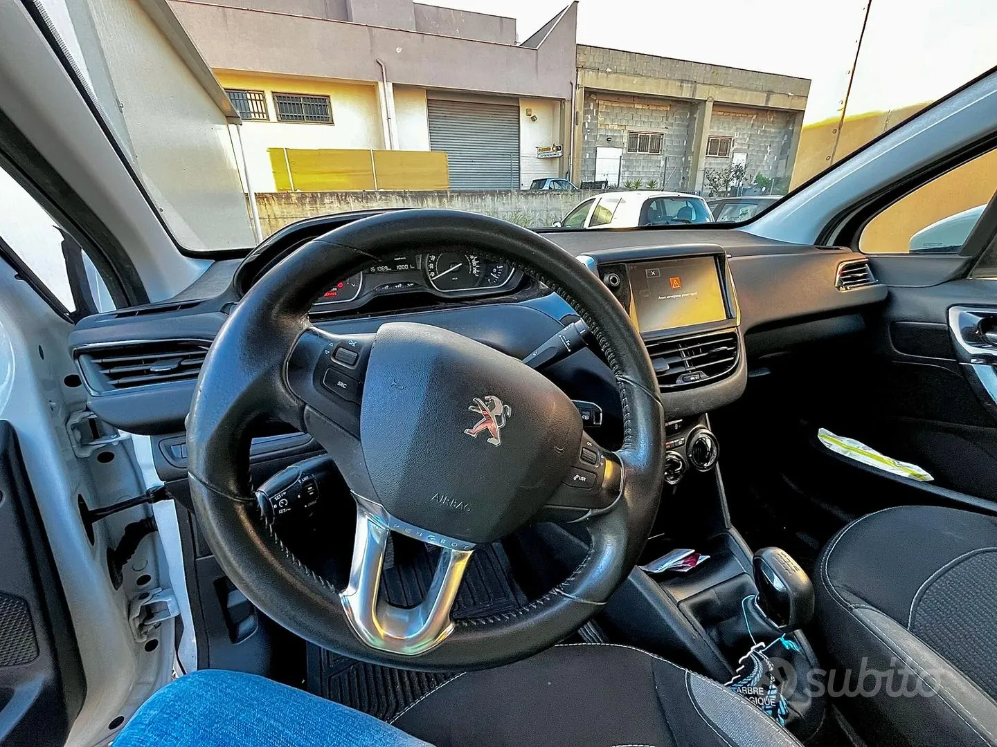 Peugeot 208 2015 photo 5