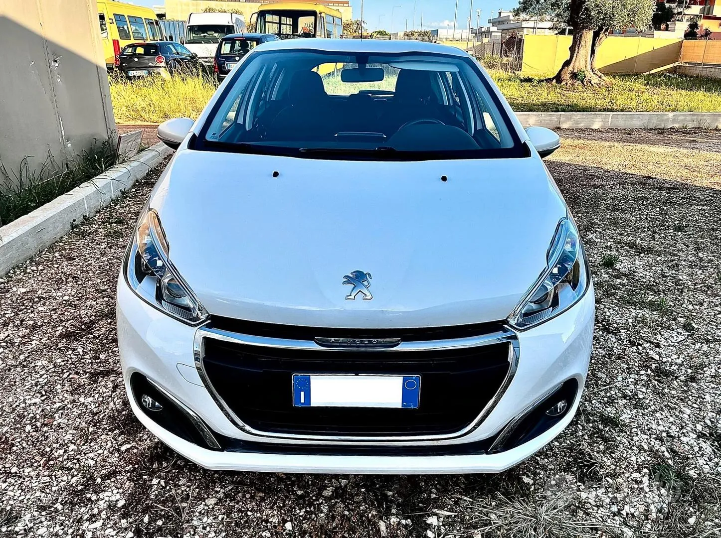 Peugeot 208 2015 photo 2