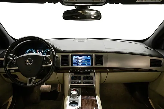 Jaguar Xf 2015 photo 4