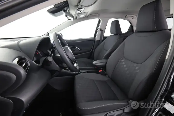 Toyota Yaris 2025 photo 2