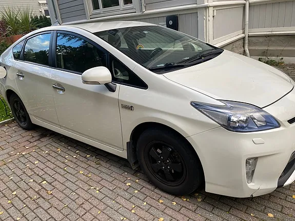Toyota Prius Plug-In Hybrid 2013 photo 5