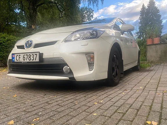 Toyota Prius Plug-In Hybrid 2013 photo 2