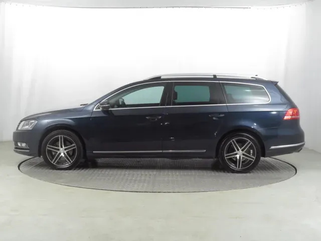 Volkswagen Passat Variant 2014 photo 2