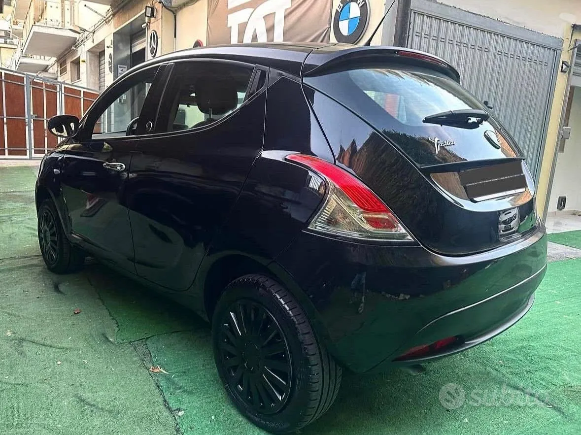 Lancia Ypsilon 2014 photo 2