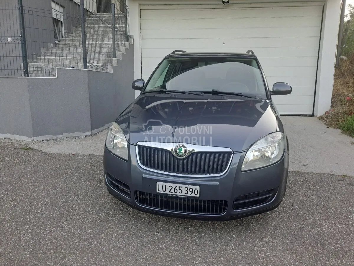 Skoda Fabia 2010 photo 2