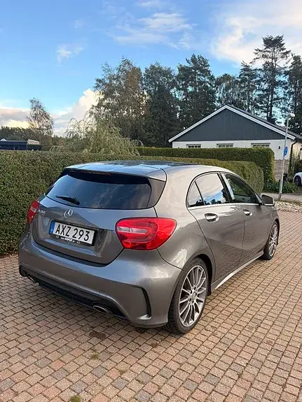 Mercedes-Benz A 180 2015 photo 3