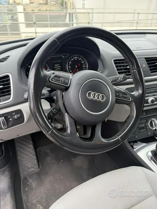 Audi Q3 2012 photo 2