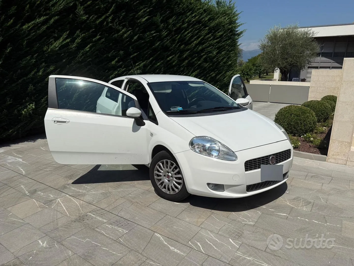 Fiat Grande Punto 2009 photo 2