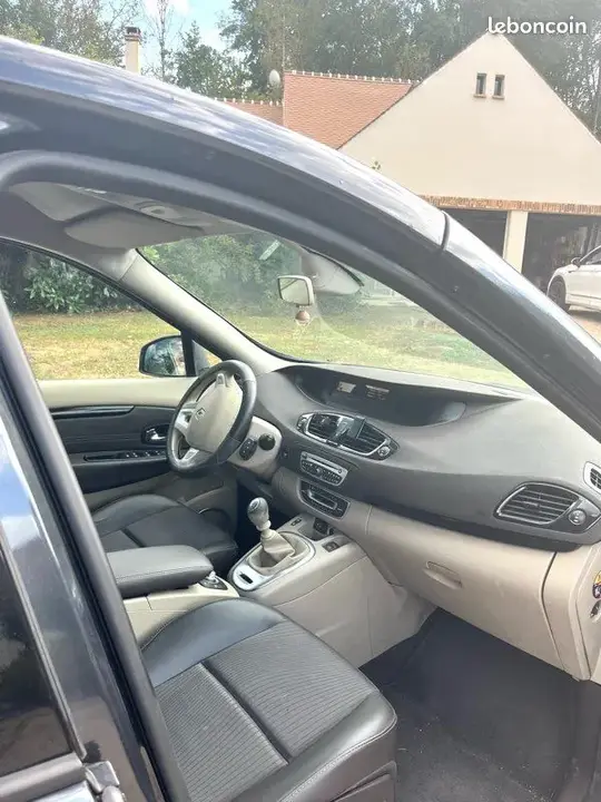 Renault Scenic 2012 photo 2