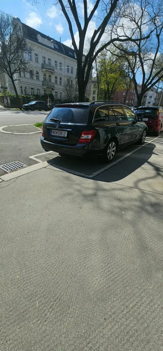 Mercedes-Benz C-Class 2011 photo 2