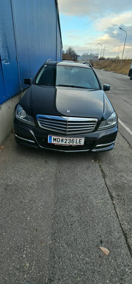 Mercedes-Benz C-Class 2011 photo 3