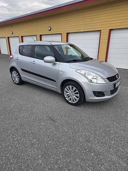 Suzuki Swift 2011 photo 2