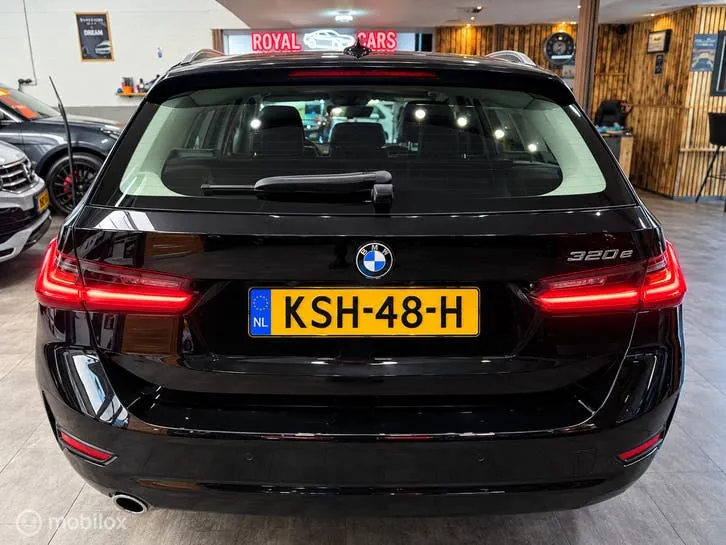 BMW 3 Series Touring 2022 photo 3