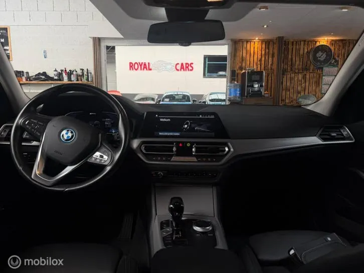 BMW 3 Series Touring 2022 photo 2